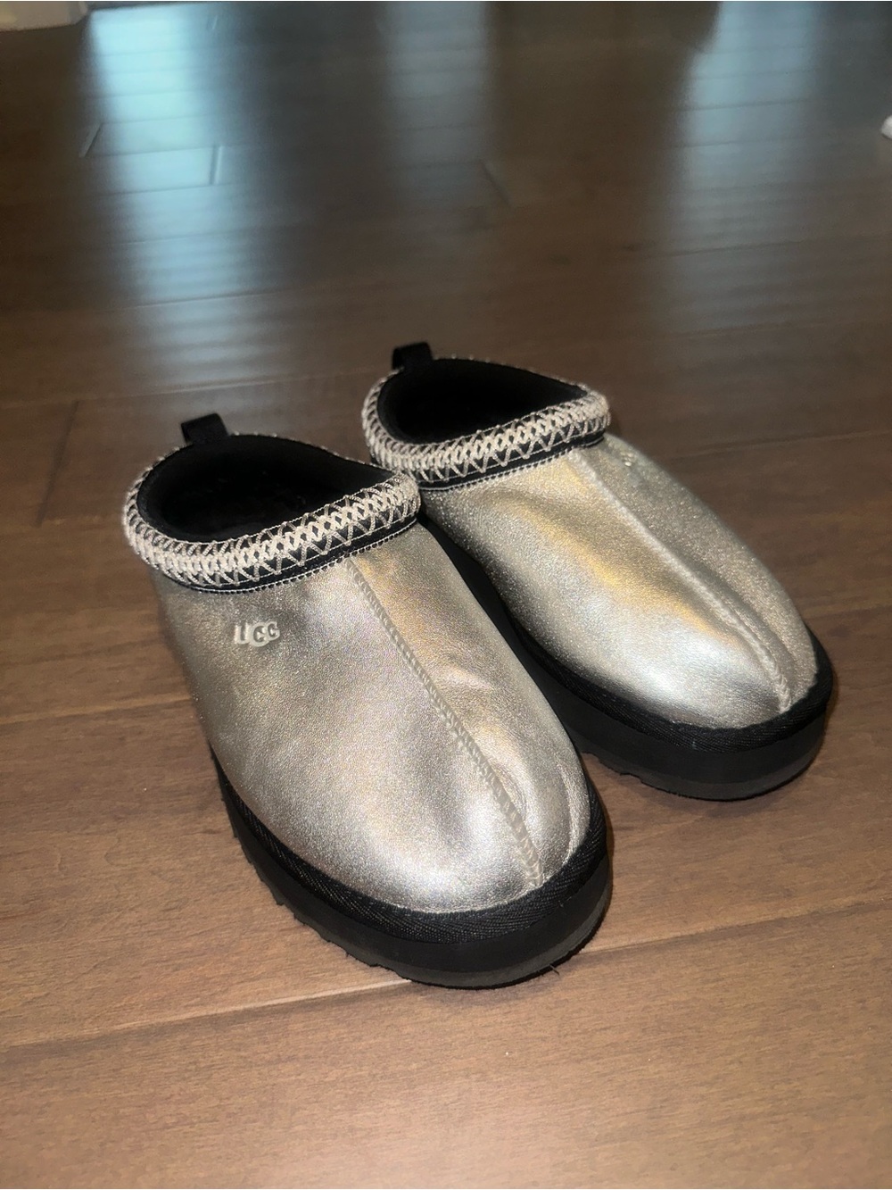 Girl’s UGG Tasman Mule (size 4)